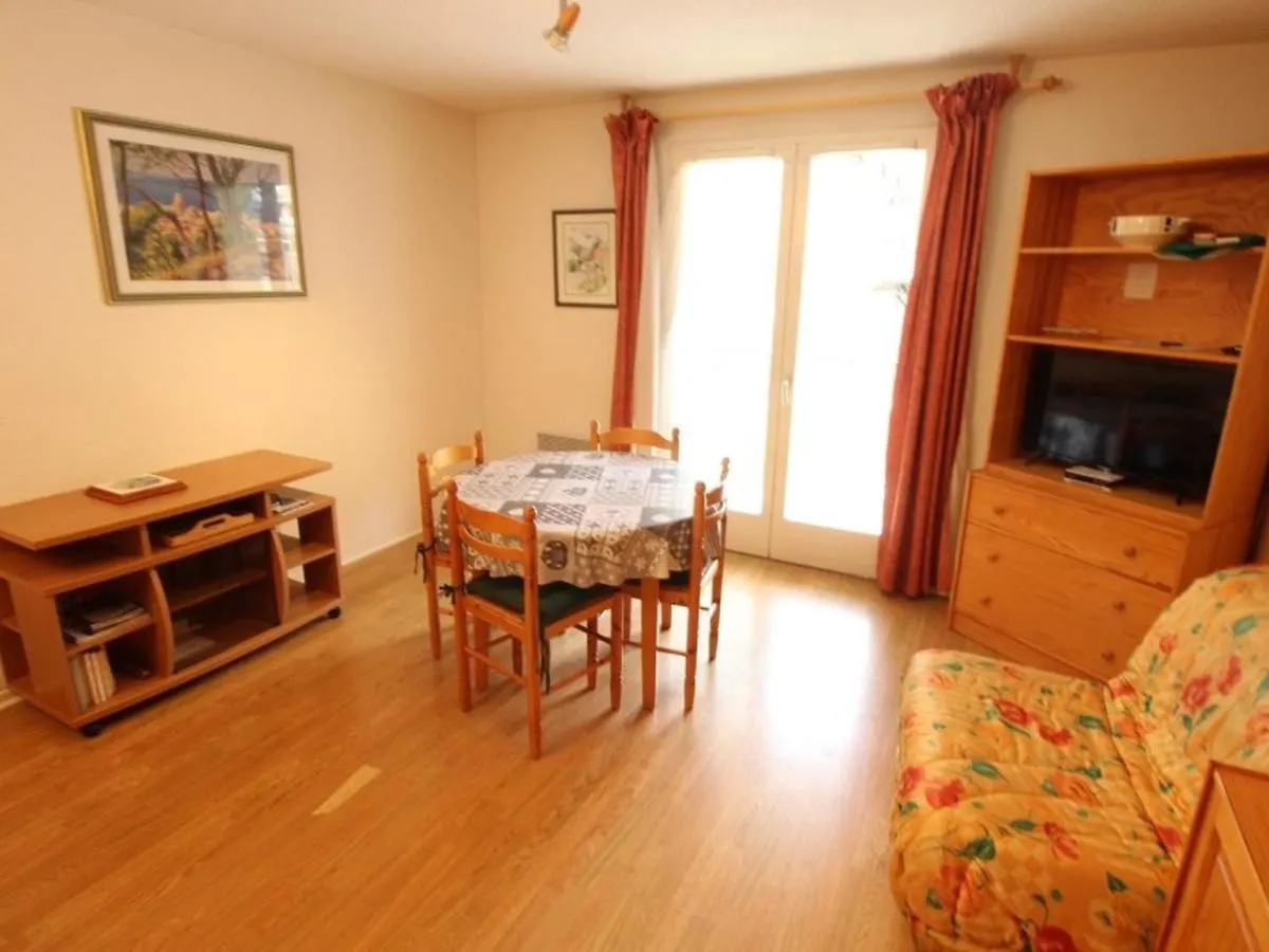 Charmant T2 Cabine Centre Luchon - Balcon Sud - Parking Prive - 4/6 Personnes - Fr-1-313-141 Bagneres-de-Luchon 0*,  France